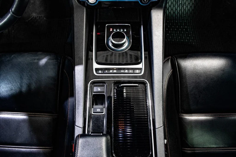 Jaguar F-PACE 20d* Prestige* AWD* АвтоКредит* (Цена до БГ), снимка 14 - Автомобили и джипове - 53354112