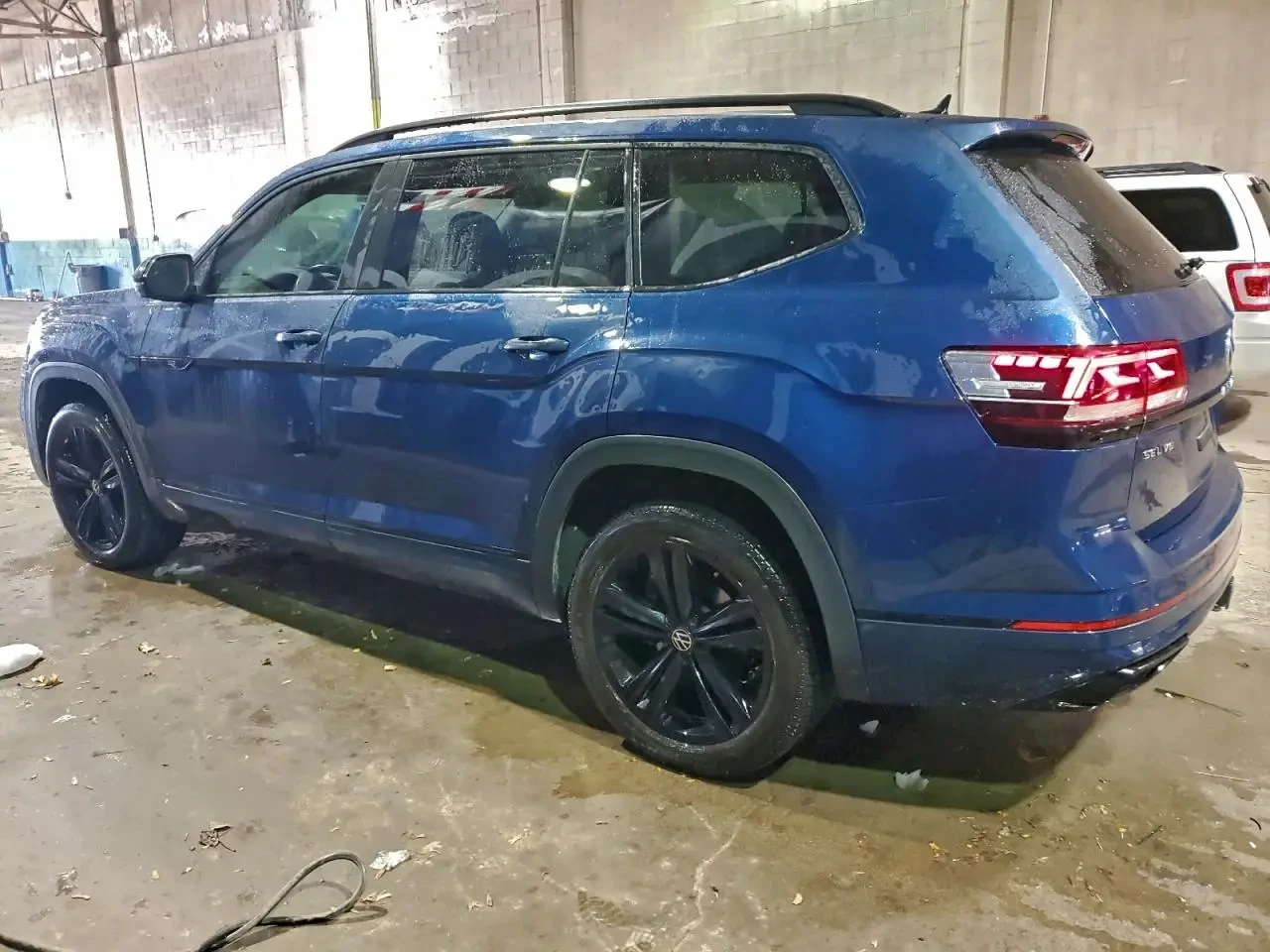 VW Atlas SEL R-LINE, снимка 4 - Автомобили и джипове - 53860311