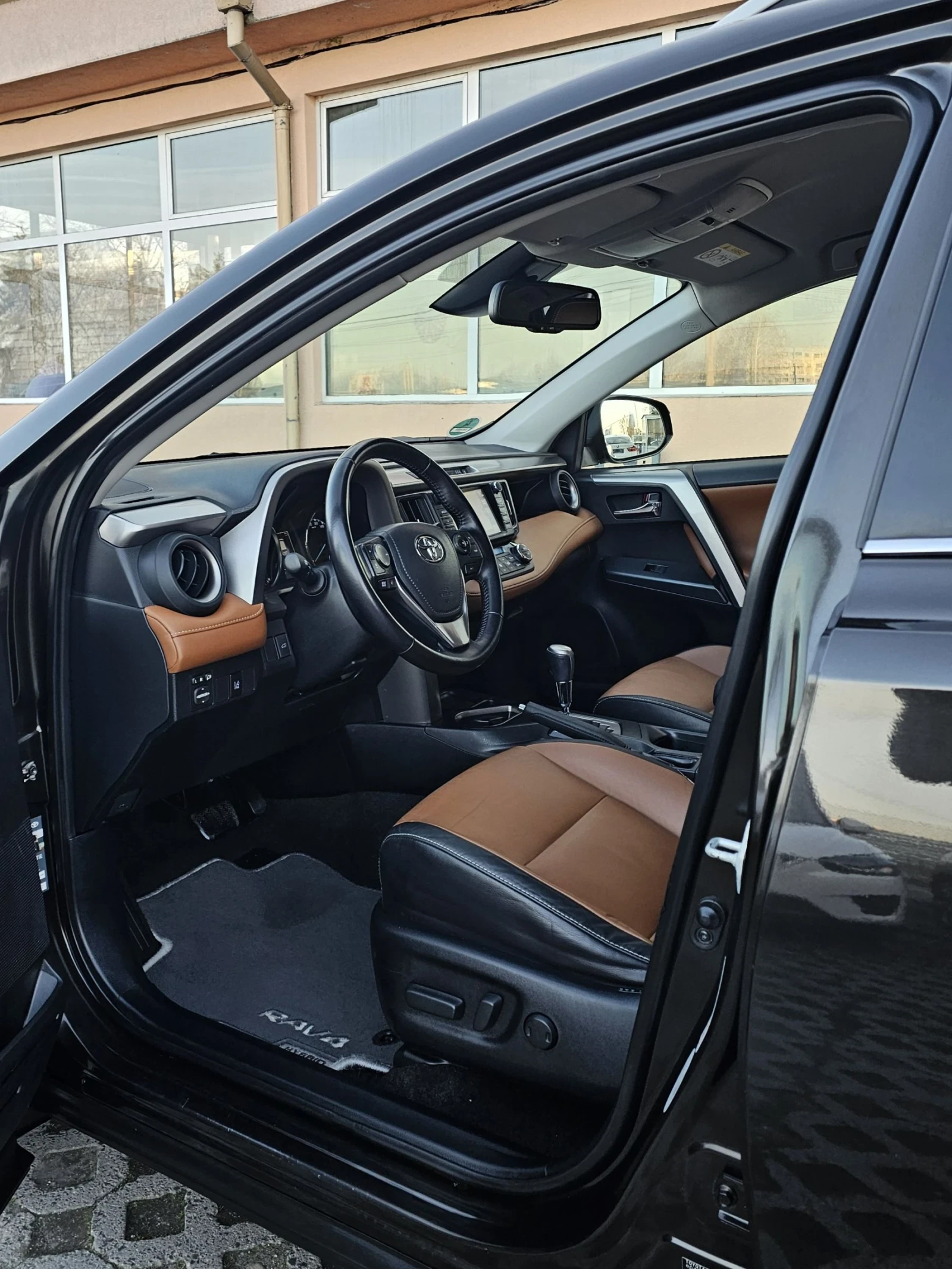 Toyota Rav4 2.5 Execitive Facelift, снимка 6 - Автомобили и джипове - 54519545