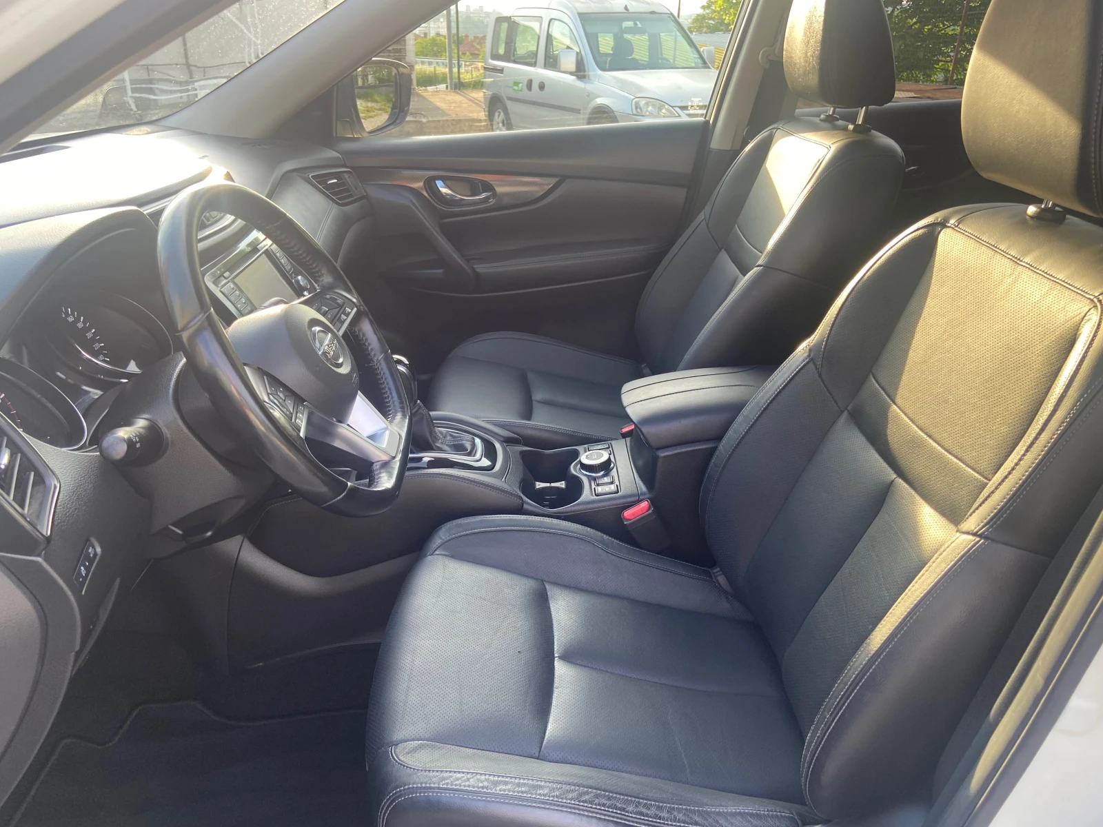 Nissan X-trail 2.0D 4X4Keyless Панорама NAVI Камери 360 Швейцария, снимка 9 - Автомобили и джипове - 54672229