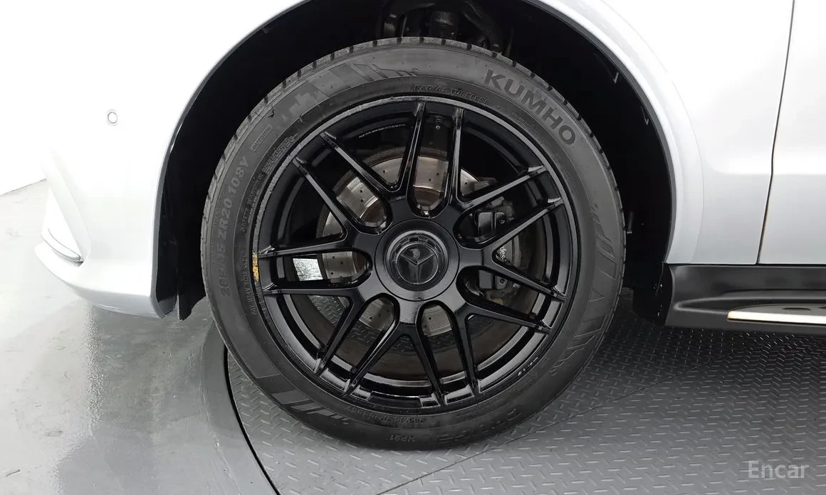 Mercedes-Benz GLE 350 4MATIC* AMG NIGHT PACKAGE* Keyless* Панорама* Tele, снимка 5 - Автомобили и джипове - 54714427