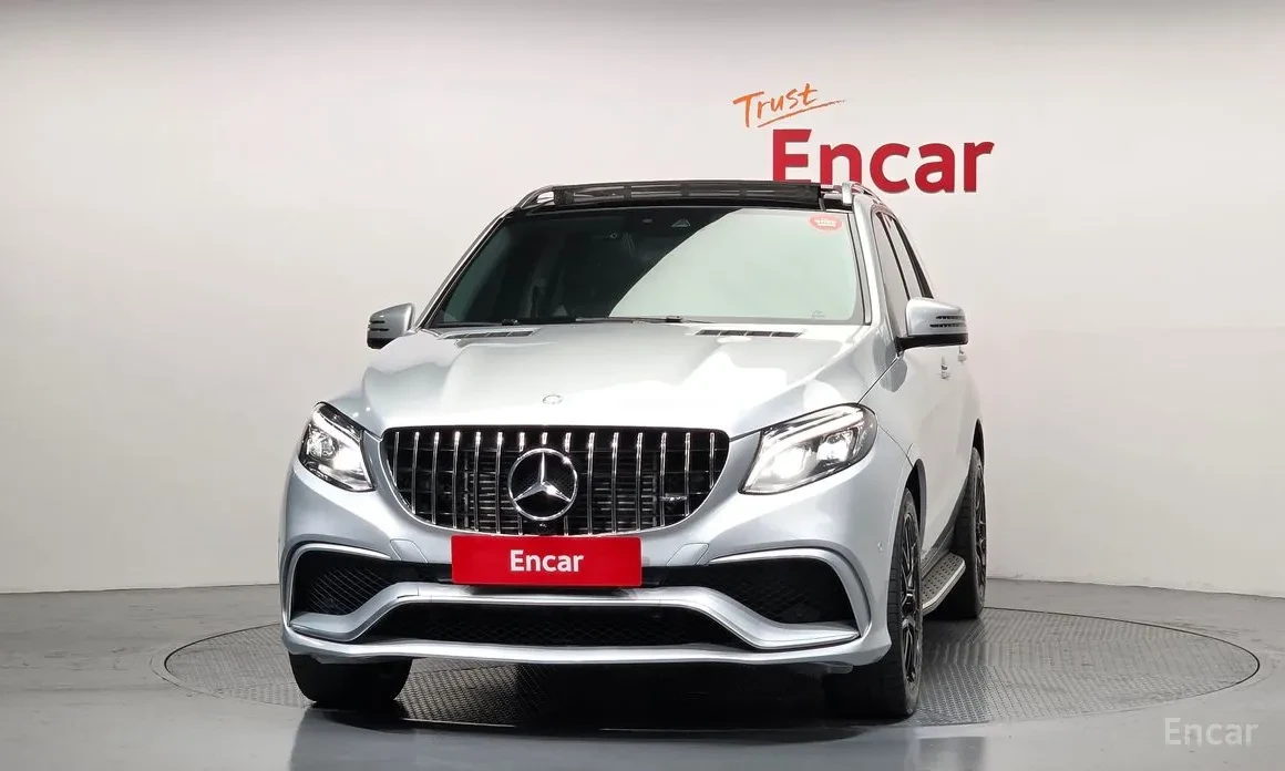 Mercedes-Benz GLE 350 4MATIC* AMG NIGHT PACKAGE* Keyless* Панорама* Tele, снимка 3 - Автомобили и джипове - 54714427