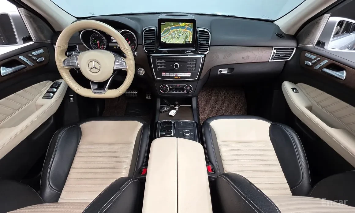 Mercedes-Benz GLE 350 4MATIC* AMG NIGHT PACKAGE* Keyless* Панорама* Tele, снимка 7 - Автомобили и джипове - 54714427