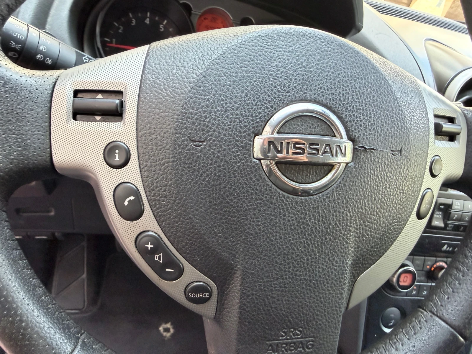 Nissan Qashqai 2, 0 бензин 4x4, снимка 15 - Автомобили и джипове - 55948031