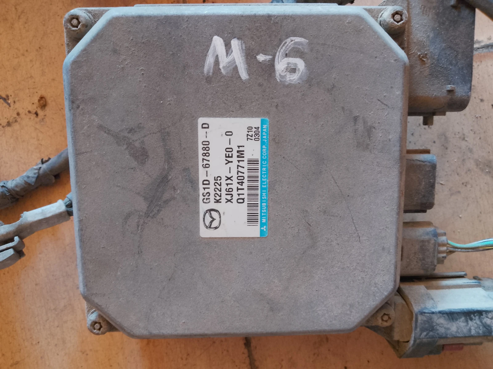 Q1T40771M1    6 GS1D-67880-D | Mobile.bg   1