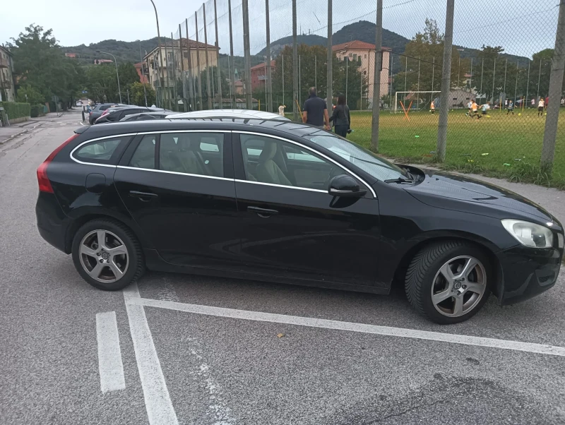 Volvo V60 DriveE, снимка 3 - Автомобили и джипове - 47537863