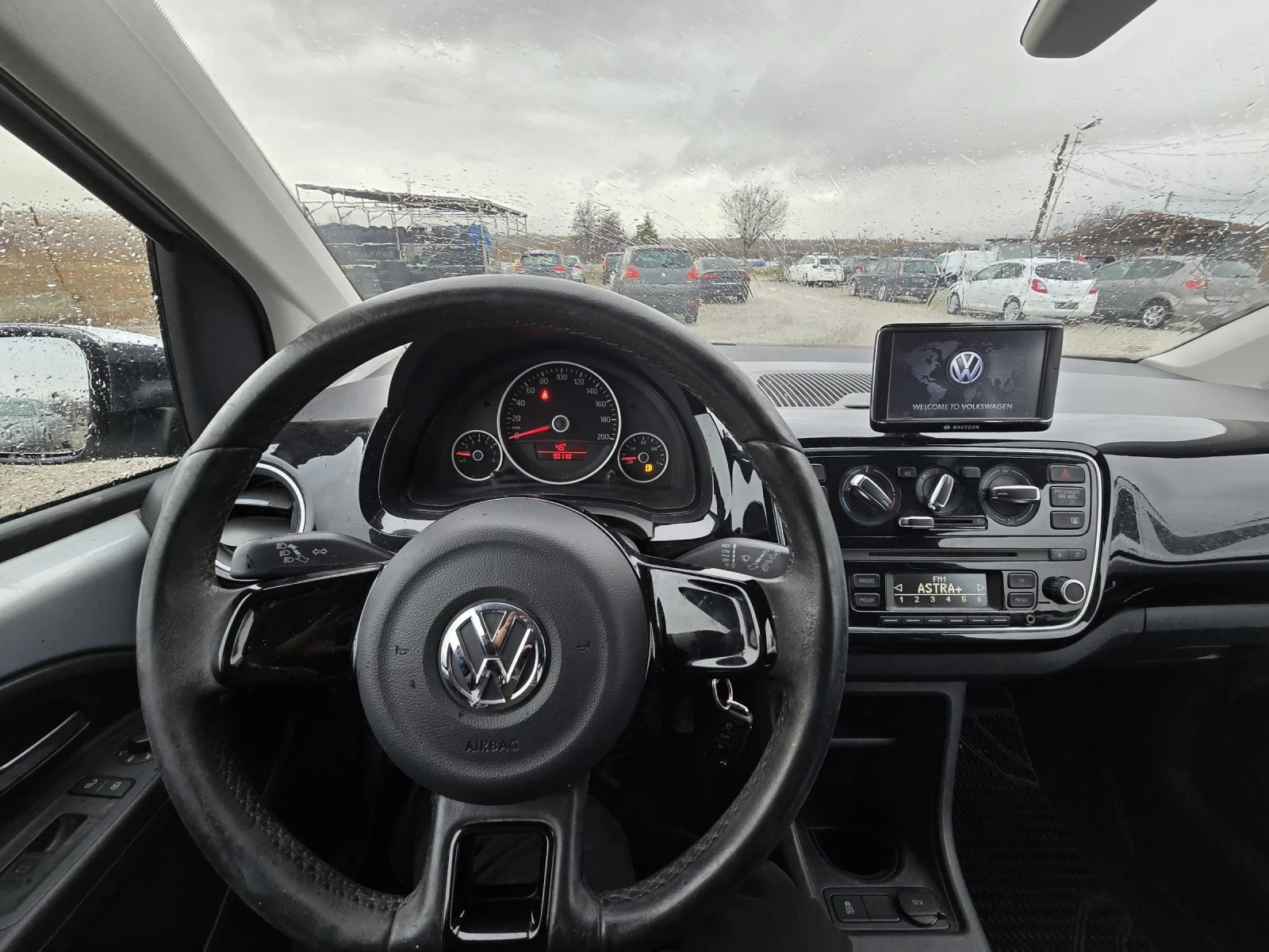 VW Up 1.0i - изображение 8