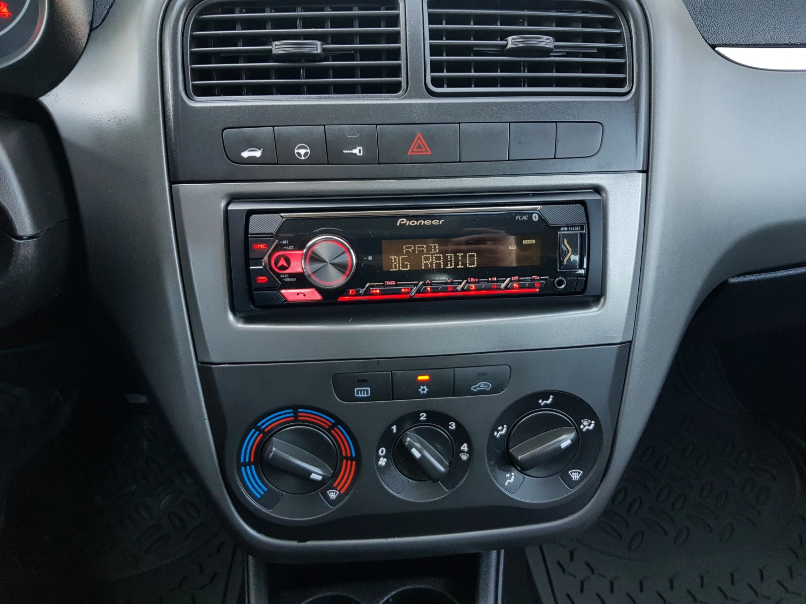 Fiat Punto 1.4 i LPG - 78 �.�. EURO 4  | Mobile.bg � ����������� 12
