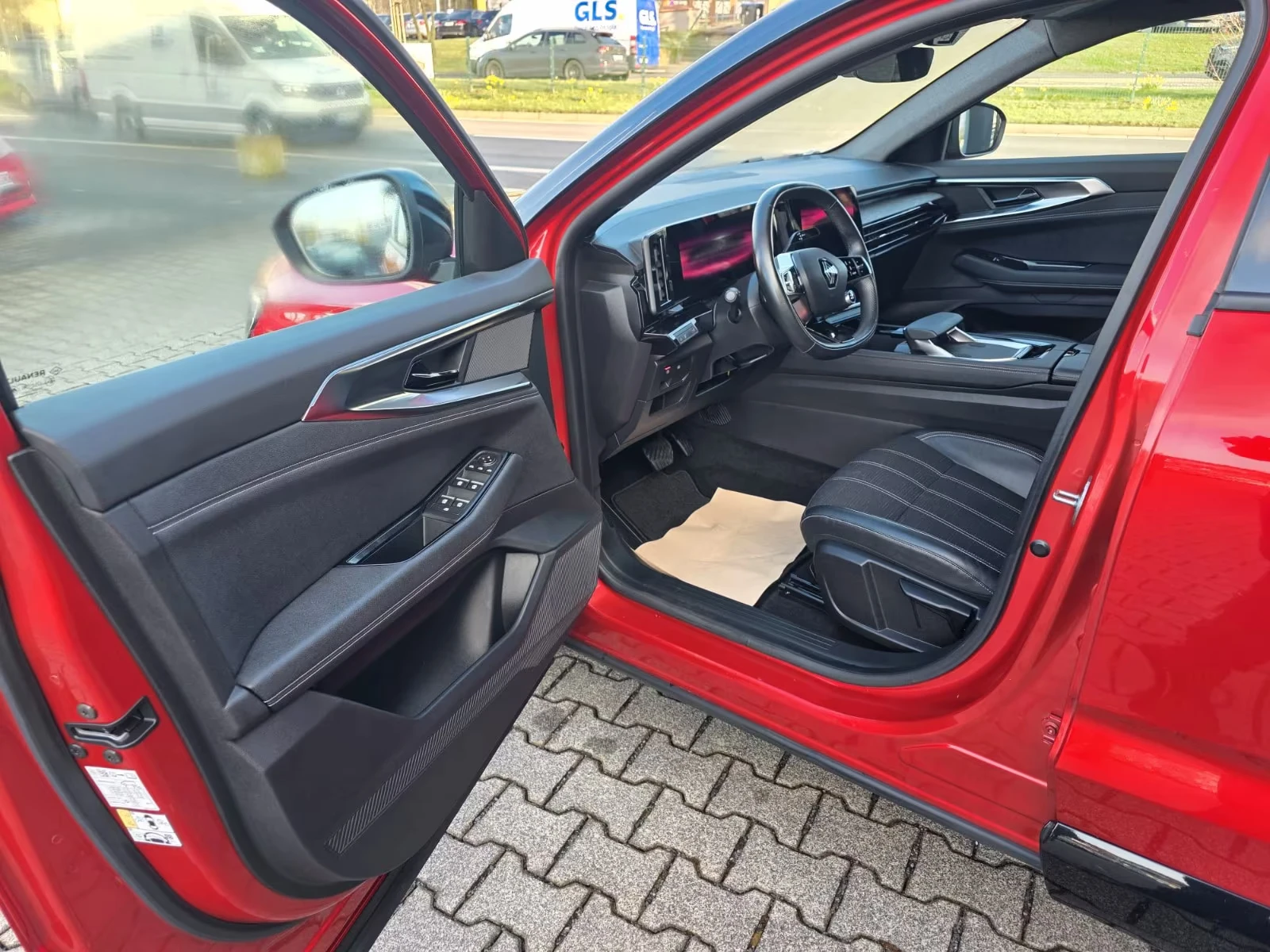 Renault Austral TECHNO E-TECH/1.2HEV/200HP/CAM/NAVI/186h, снимка 8 - Автомобили и джипове - 54139132