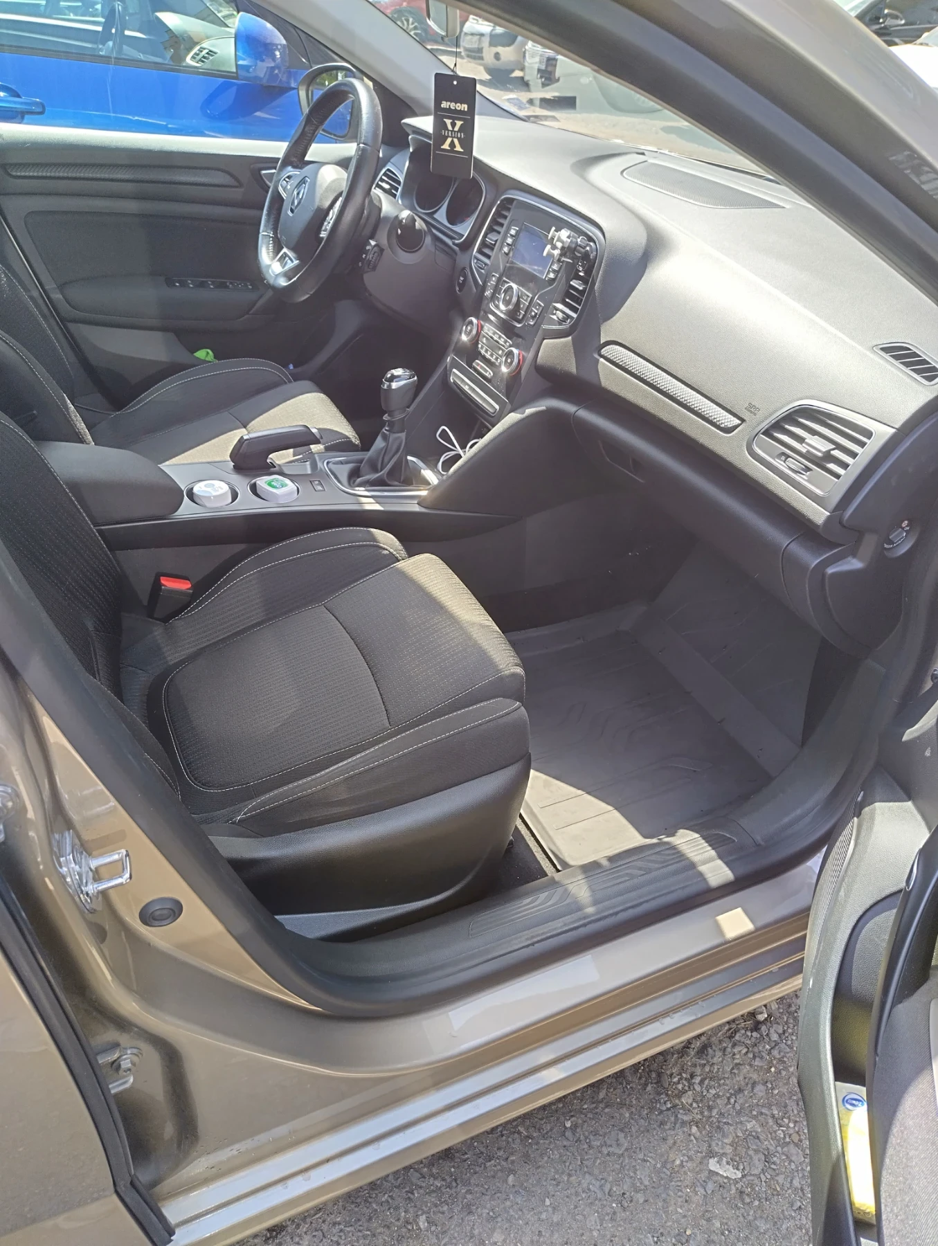 Renault Megane 1.6 SCe, снимка 9 - Автомобили и джипове - 54656864