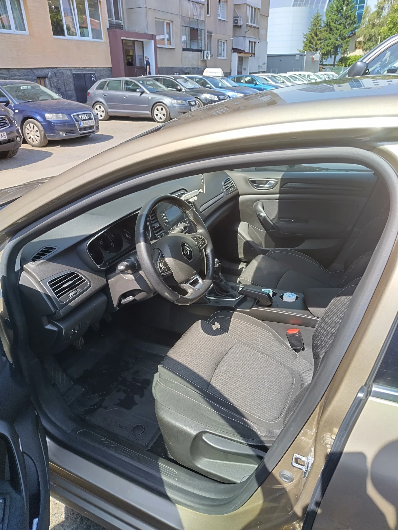 Renault Megane 1.6 SCe, снимка 10 - Автомобили и джипове - 54656864