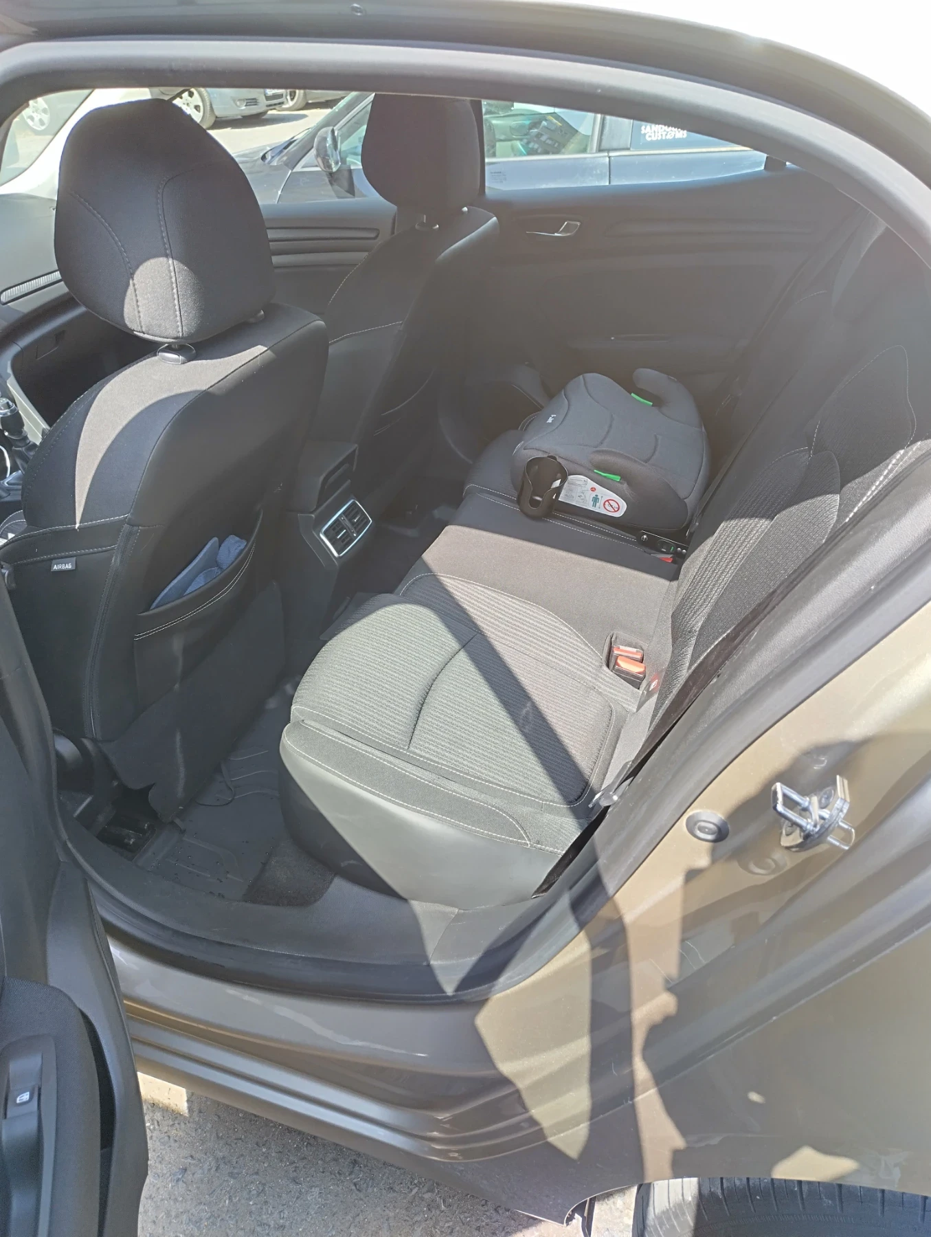Renault Megane 1.6 SCe, снимка 13 - Автомобили и джипове - 54656864