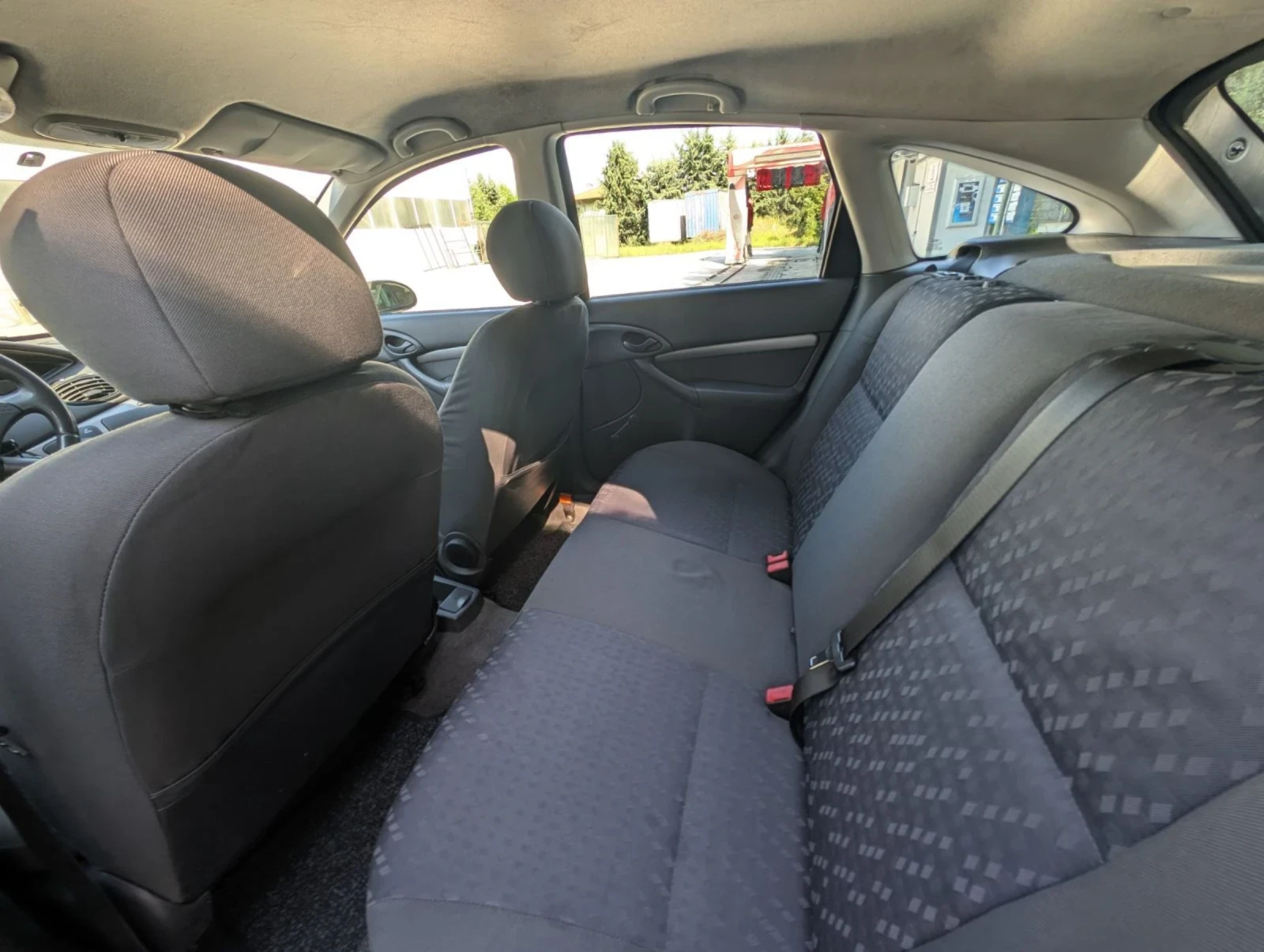 Ford Focus 1.6i 101кс., снимка 13 - Автомобили и джипове - 54670720