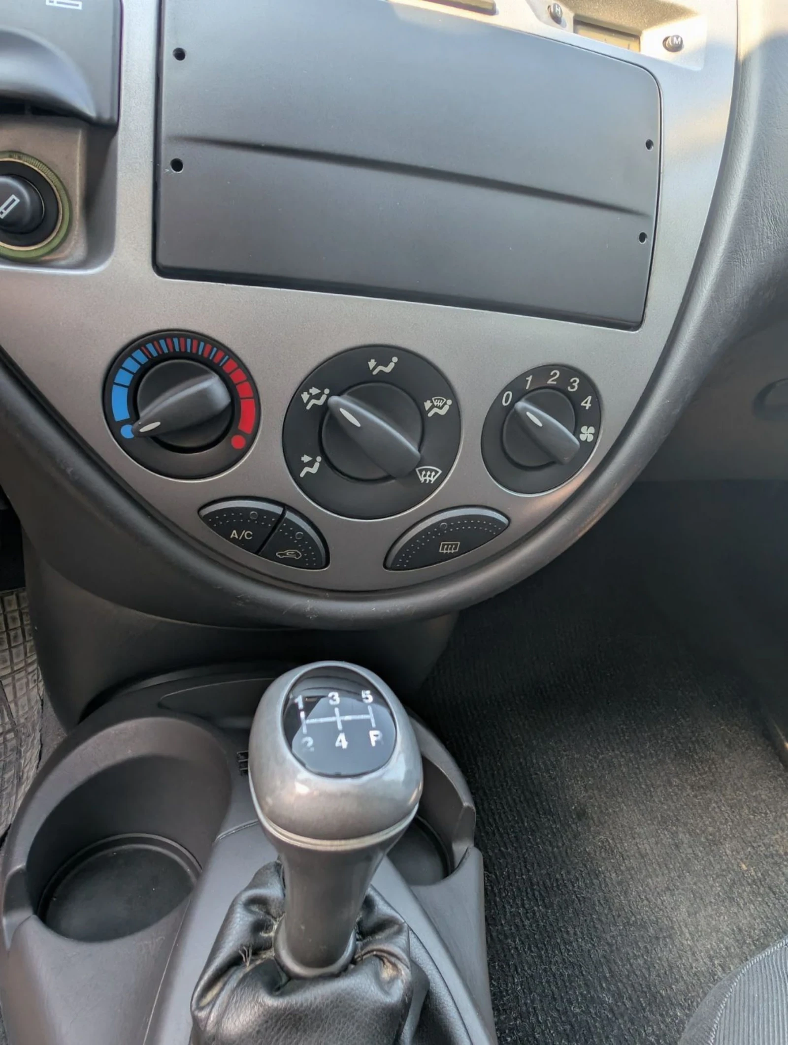 Ford Focus 1.6i 101кс., снимка 14 - Автомобили и джипове - 54670720