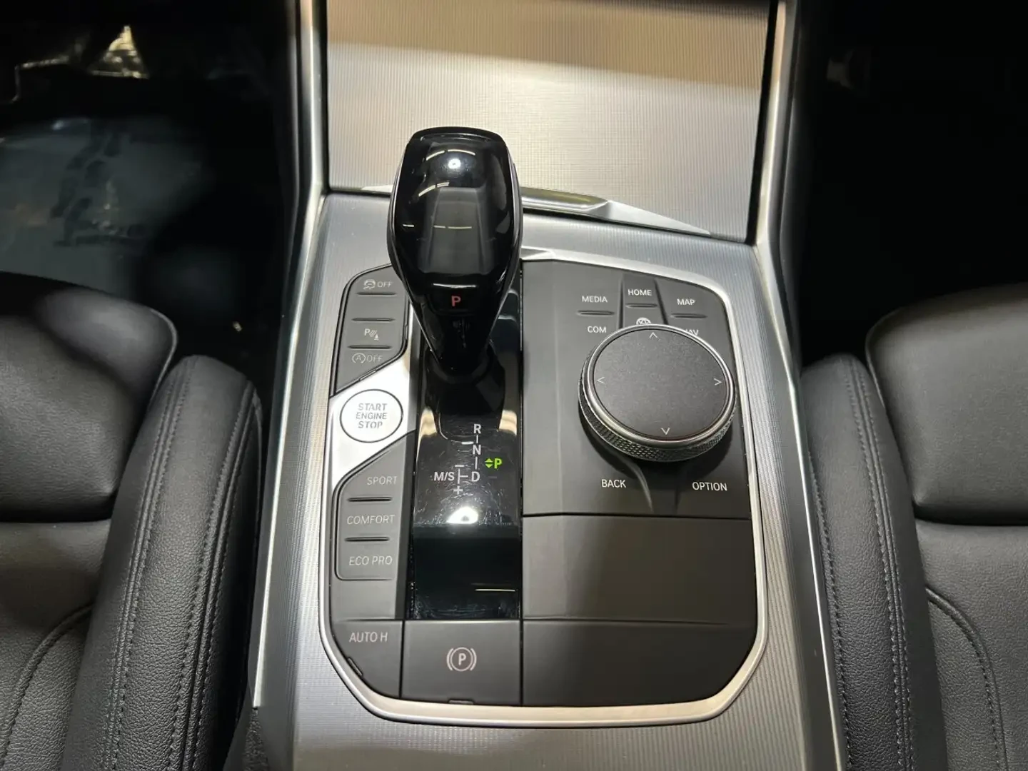 BMW 330 i XDrive * ПОДГРЕВ* ШИБЕДАХ, снимка 13 - Автомобили и джипове - 54957791