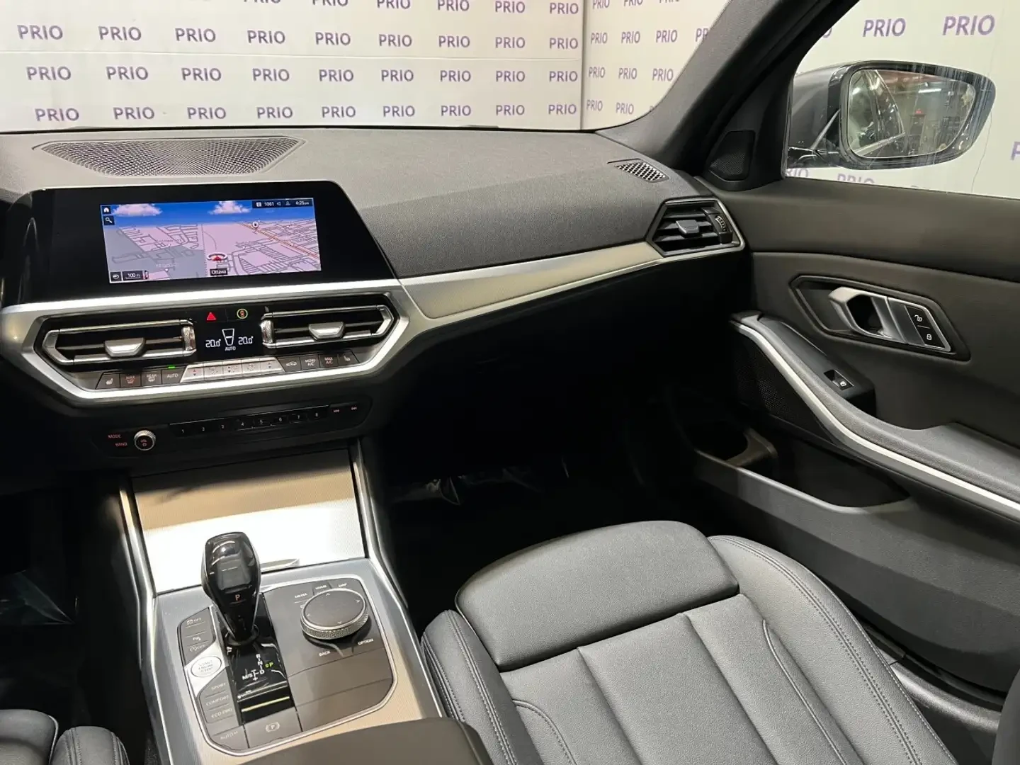 BMW 330 i XDrive * ПОДГРЕВ* ШИБЕДАХ, снимка 11 - Автомобили и джипове - 54957791