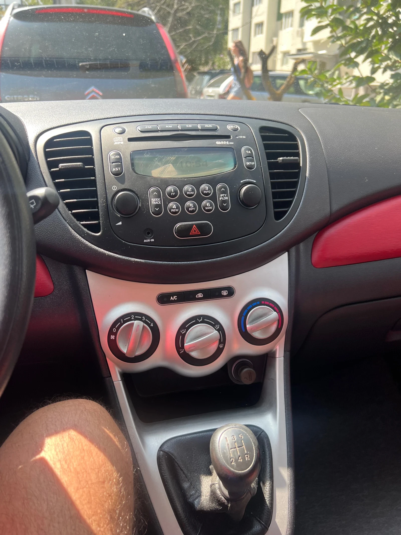 Hyundai I10, снимка 12 - Автомобили и джипове - 55602654