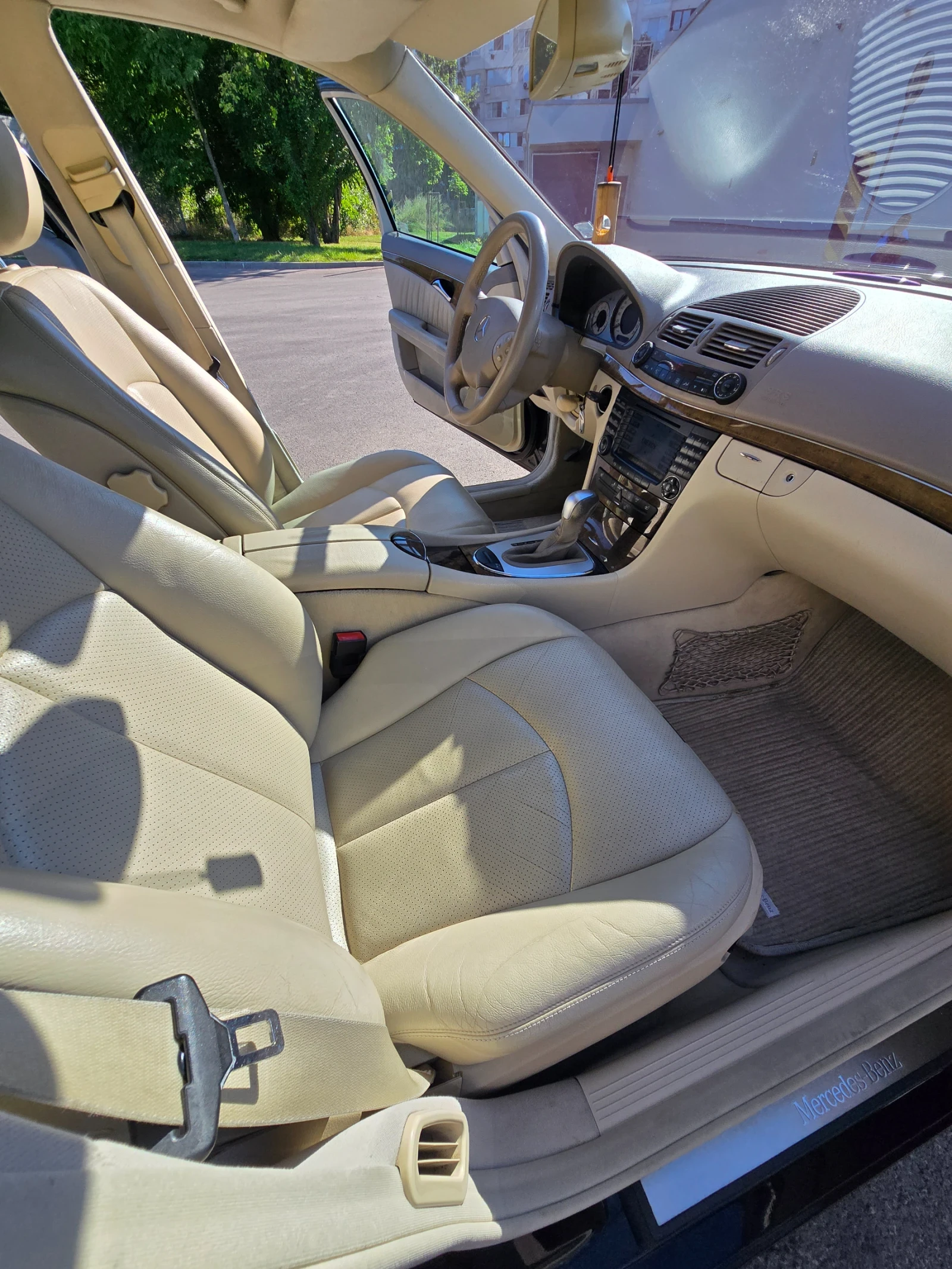Mercedes-Benz E 320, снимка 7 - Автомобили и джипове - 55676132