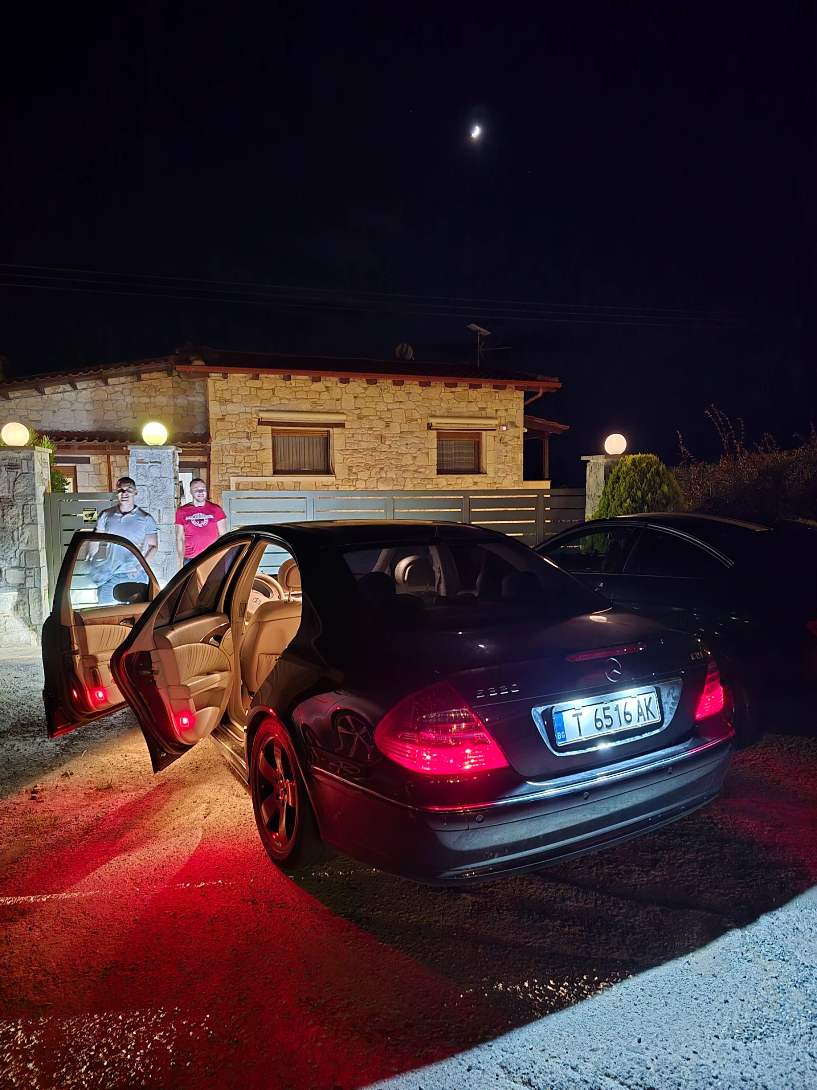 Mercedes-Benz E 320, снимка 12 - Автомобили и джипове - 55676132