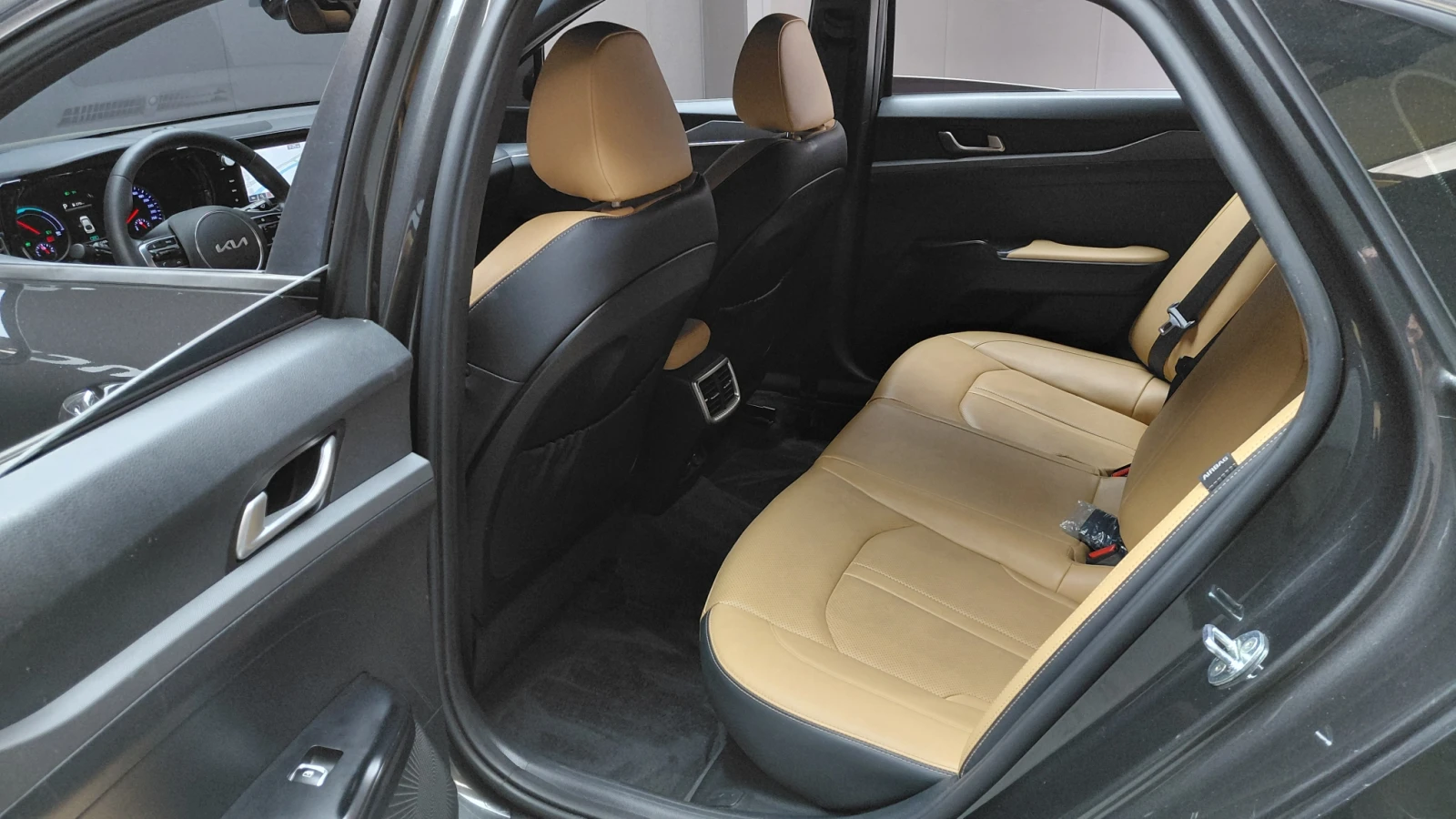 Kia K5 BLIND SPOT ПОДГРЕВ ВОЛАН КРАЙНА ЦЕНА* encareu.com, снимка 13 - Автомобили и джипове - 56025038