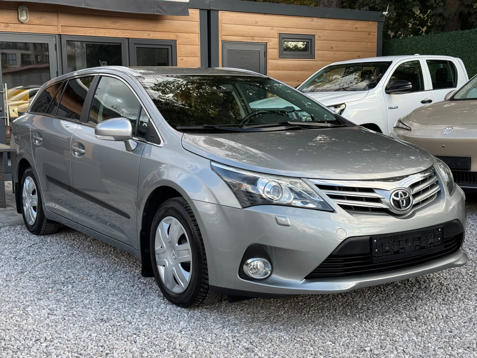 Toyota Avensis 2.0D-4D/124hp/Кожа/Камера/Подгрев на седалки, снимка 3 - Автомобили и джипове - 56185126