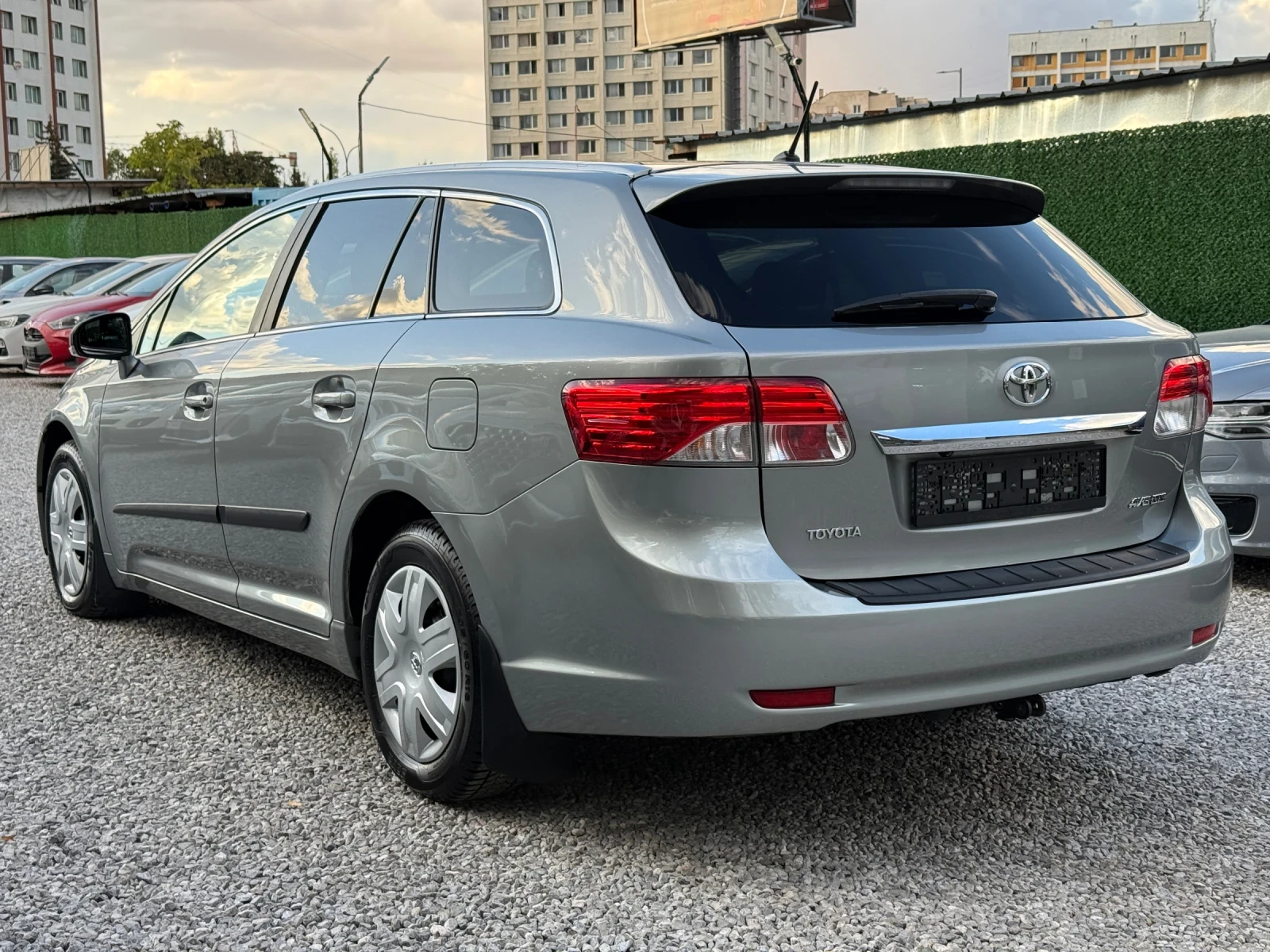 Toyota Avensis 2.0D-4D/124hp/Кожа/Камера/Подгрев на седалки, снимка 5 - Автомобили и джипове - 56185126
