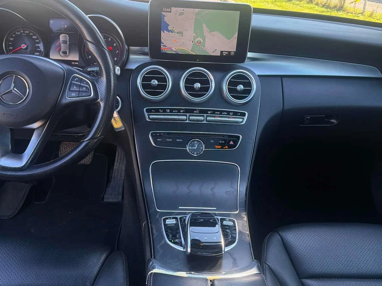 Mercedes-Benz C 300 * CARFAX * , снимка 9 - Автомобили и джипове - 56363352