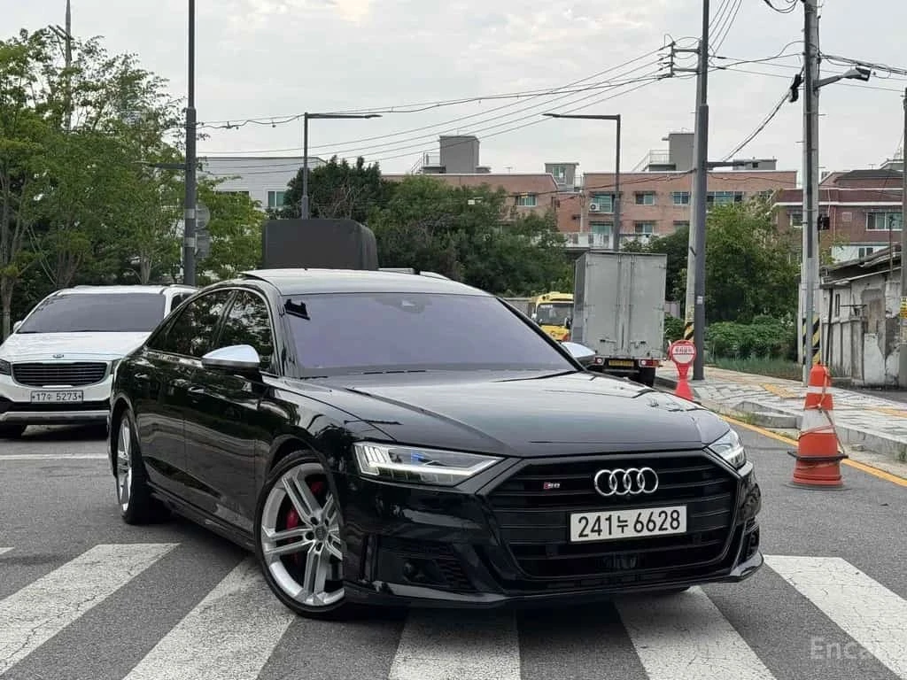 Audi S8 * 4.0 TFSI Quattro LWB * ОПЦИЯ ЗА ФИНАНСИРАНЕ
