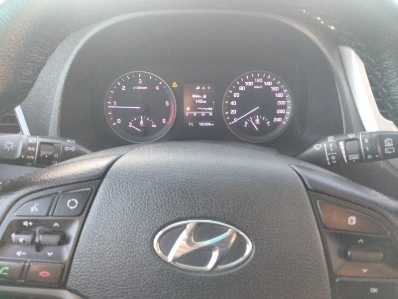 Hyundai Tucson 1.7, снимка 6 - Автомобили и джипове - 52917388