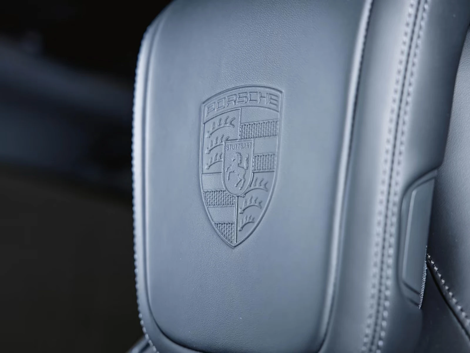 Porsche Cayenne ELECTRIC / SPORT CHRONO / BOSE / PANO / 360 / , снимка 10 - Автомобили и джипове - 54910344