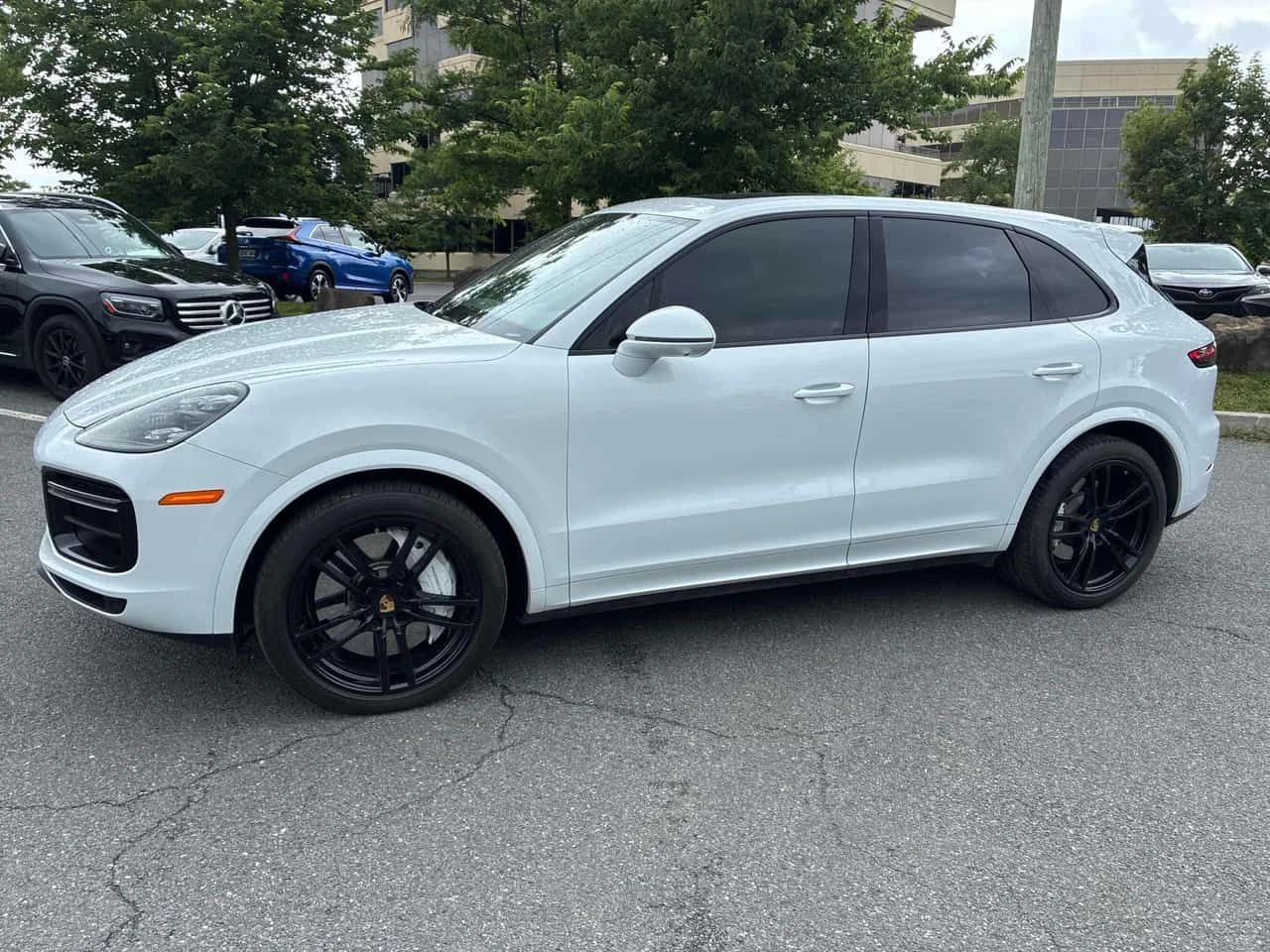 Porsche Cayenne TURBO * ГЛАВНО ПРЕДСТАВИТЕЛСТВО НА MERCEDES* , снимка 3 - Автомобили и джипове - 55078902