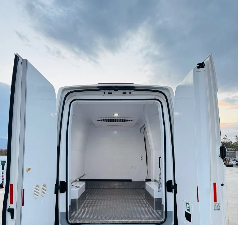 VW Crafter НОВ!Kerstner!Хладилен!Немски!КАТО НОВ!ТОП!КЛИМАТР!, снимка 12 - Бусове и автобуси - 52504524