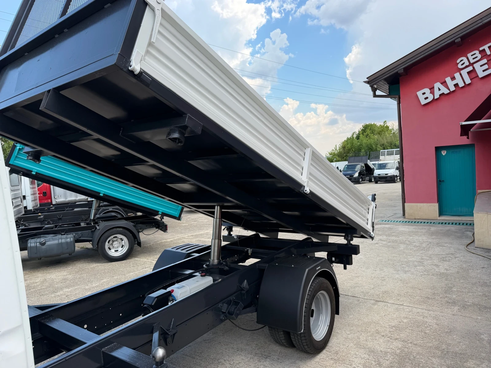 Iveco Daily 3.0HPI* Климатик* Тристранен самосвал* 3.80м кош, снимка 8 - Бусове и автобуси - 55121661