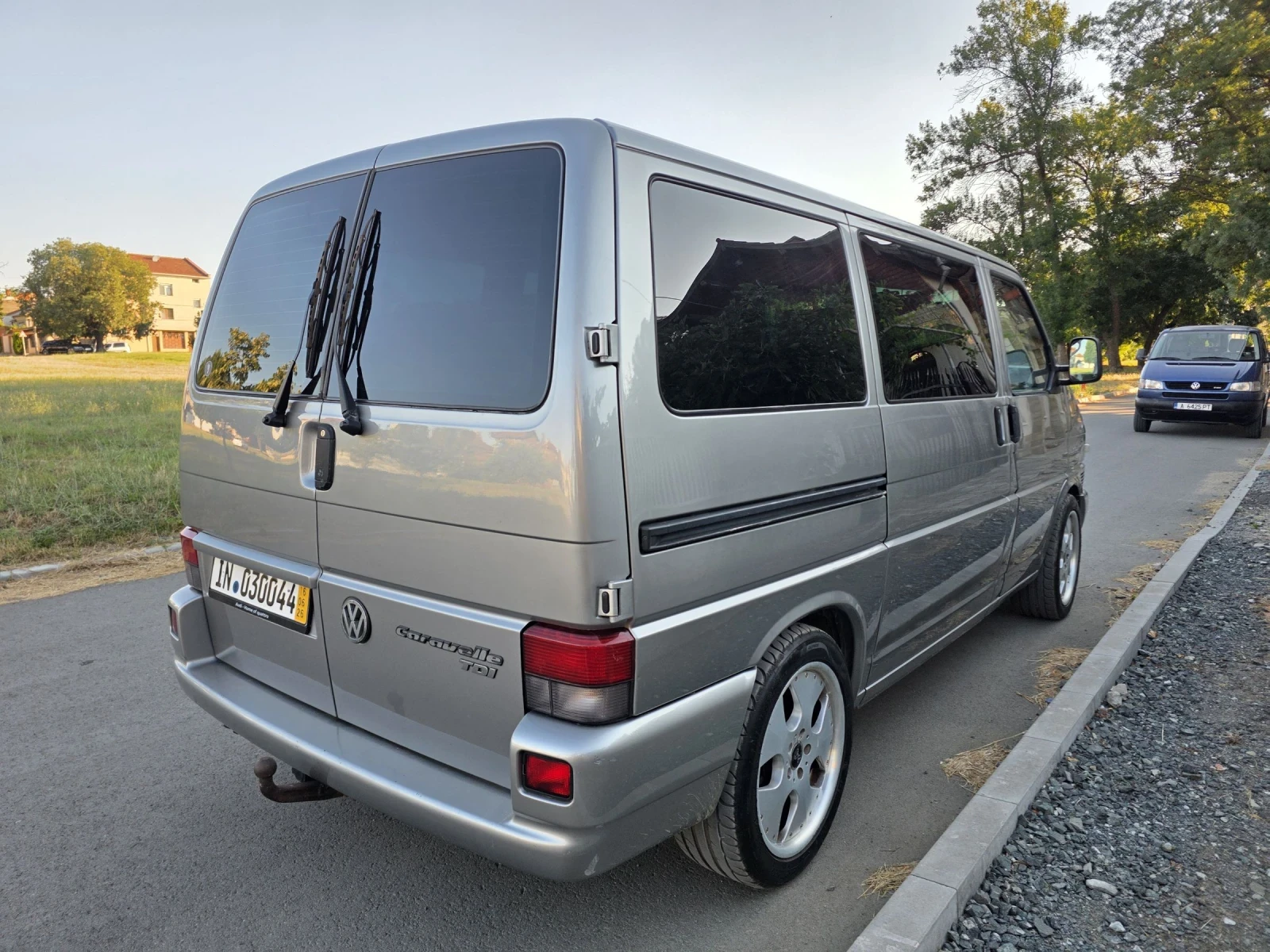 VW Caravelle 2, 5 TDI 102ps.8места климатроник , снимка 4 - Бусове и автобуси - 55284627