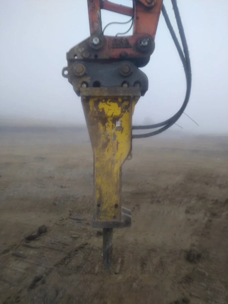 Допълнително оборудване Хидравличен чук Epiroq MB1200E