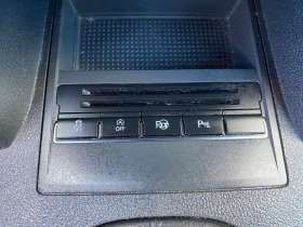 VW Touran 1.6 TDI 105 , снимка 16 - Автомобили и джипове - 45125206