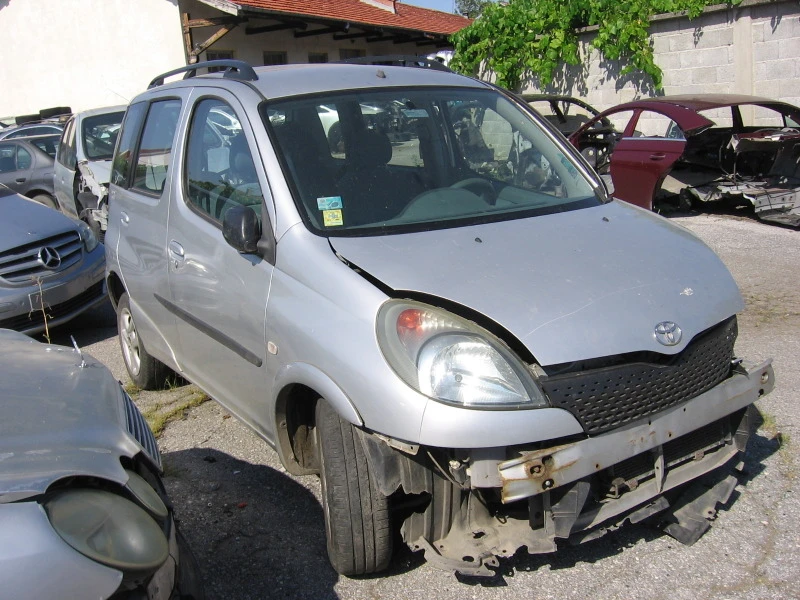 Toyota Yaris verso 1.3i, снимка 1 - Автомобили и джипове - 46561368