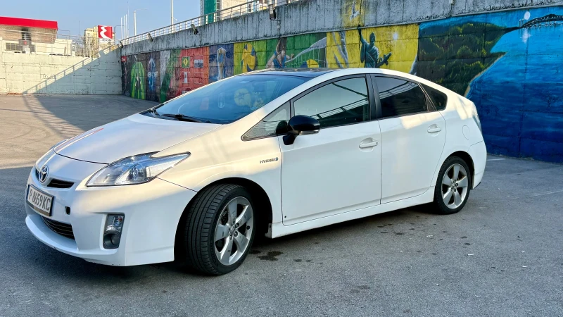 Toyota Prius, снимка 3 - Автомобили и джипове - 49336744