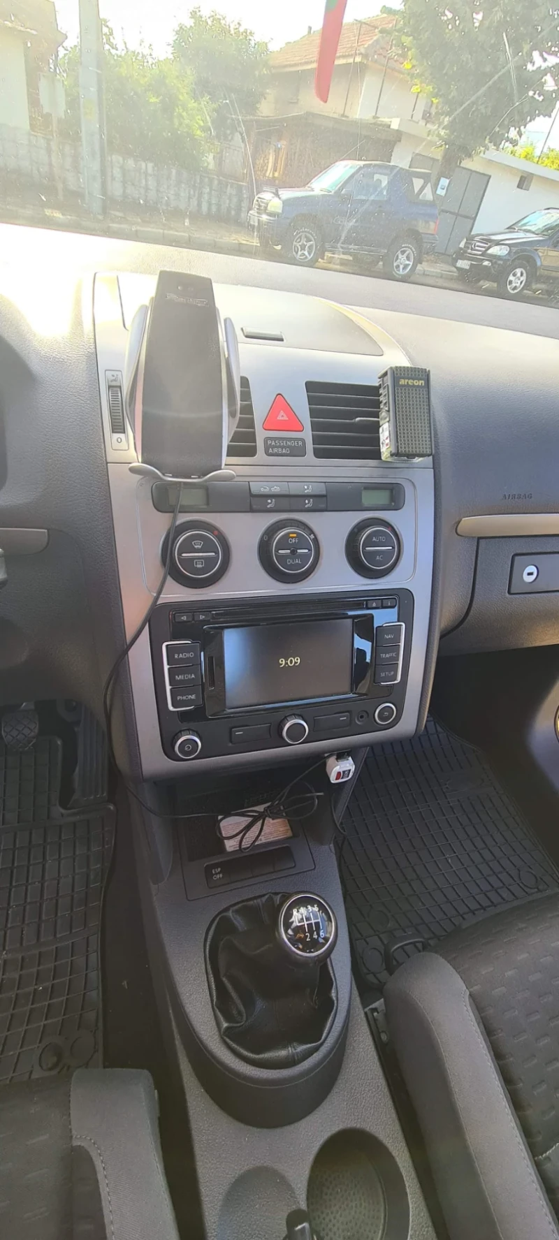 VW Touran 1.4TSI-150к.с.-NAVI-EURO 5А-7места, снимка 14 - Автомобили и джипове - 49541435