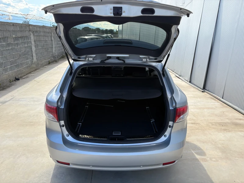 Toyota Avensis 2.2* D4D* 150кс* Keyless* Парктроник* Bi-Xenon* EU, снимка 7 - Автомобили и джипове - 50290300