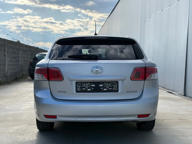 Toyota Avensis 2.2* D4D* 150кс* Keyless* Парктроник* Bi-Xenon* EU, снимка 6 - Автомобили и джипове - 50290300