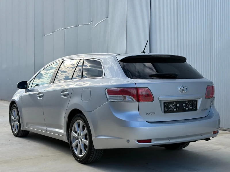 Toyota Avensis 2.2* D4D* 150кс* Keyless* Парктроник* Bi-Xenon* EU, снимка 3 - Автомобили и джипове - 50290300