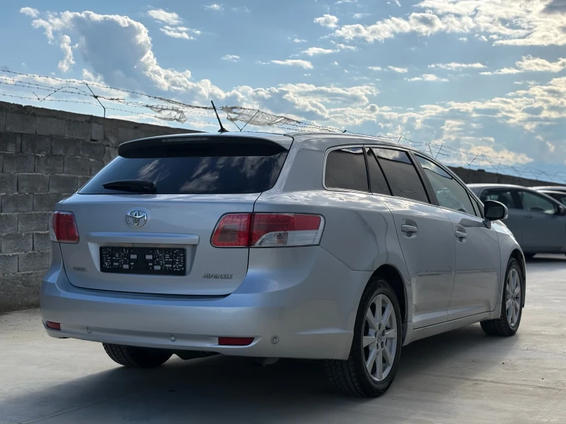 Toyota Avensis 2.2* D4D* 150кс* Keyless* Парктроник* Bi-Xenon* EU, снимка 4 - Автомобили и джипове - 50290300