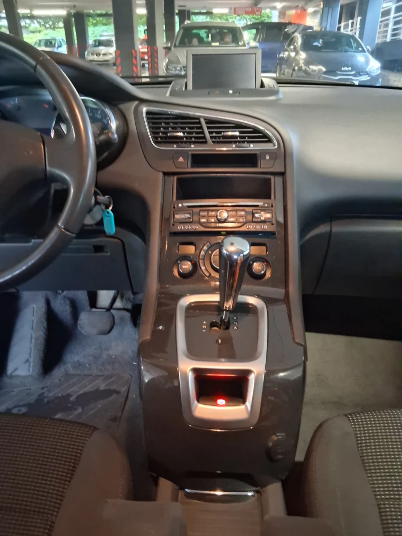 Peugeot 5008 1.6 HDI 7 МЕСТА, снимка 9 - Автомобили и джипове - 50554453