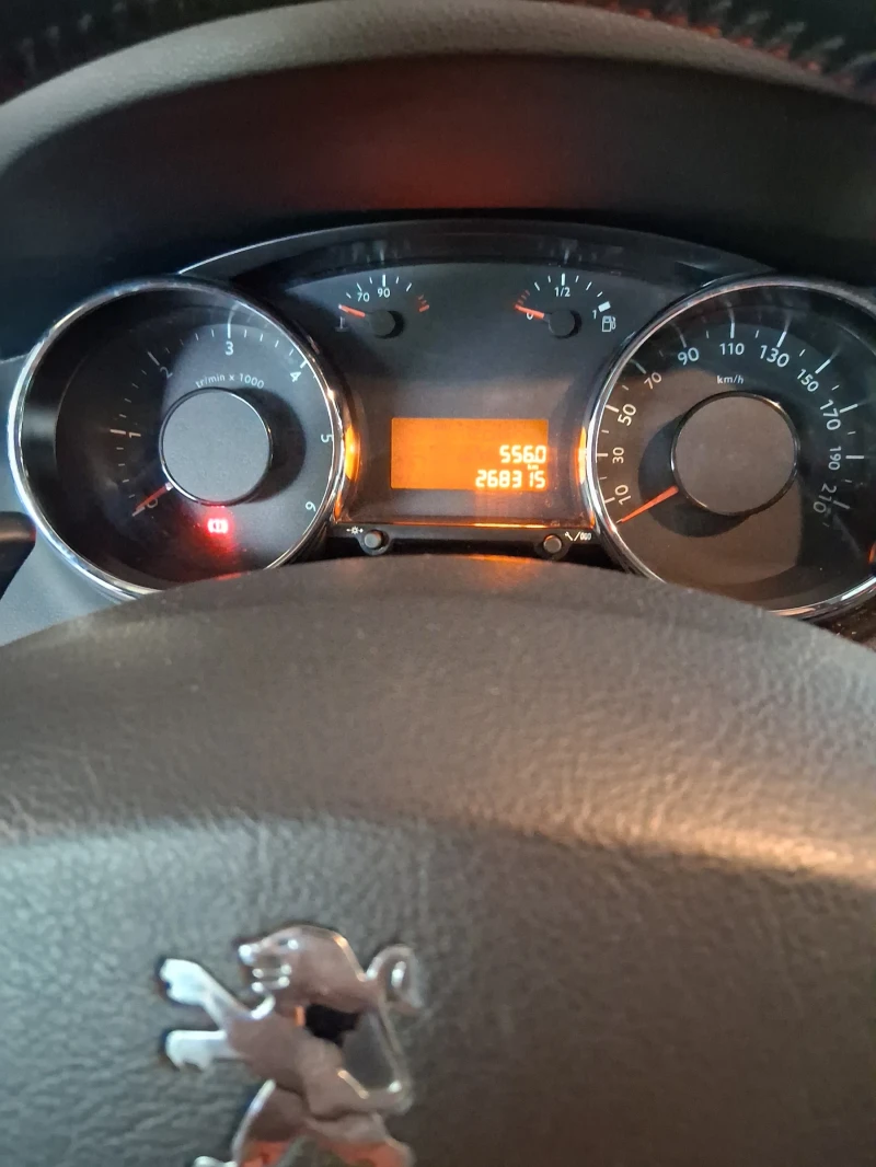 Peugeot 5008 1.6 HDI 7 МЕСТА, снимка 10 - Автомобили и джипове - 50554453