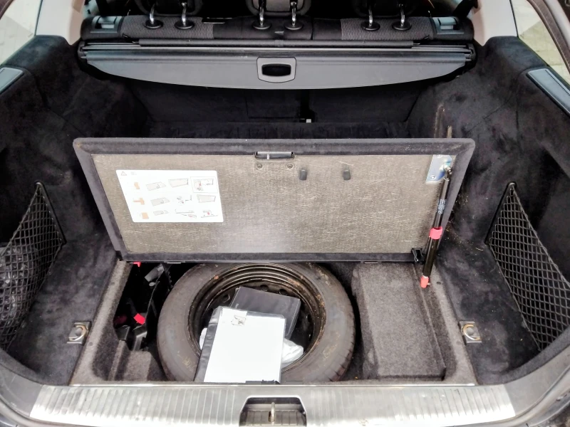 Mercedes-Benz E 200  Бензин, 6 скорости , снимка 12 - Автомобили и джипове - 51750785