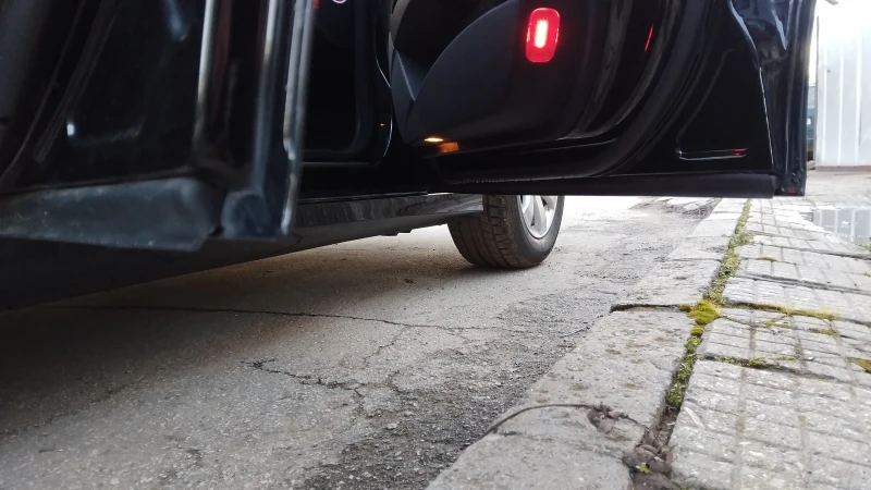 Mercedes-Benz E 200  Бензин, 6 скорости , снимка 12 - Автомобили и джипове - 51750785