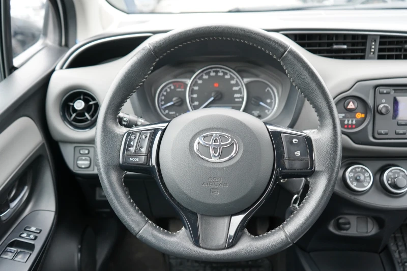Toyota Yaris * 1.5 VVT-i* , снимка 11 - Автомобили и джипове - 52798924
