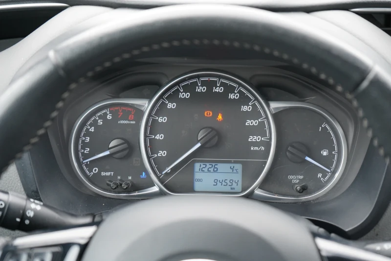 Toyota Yaris * 1.5 VVT-i* , снимка 12 - Автомобили и джипове - 52798924