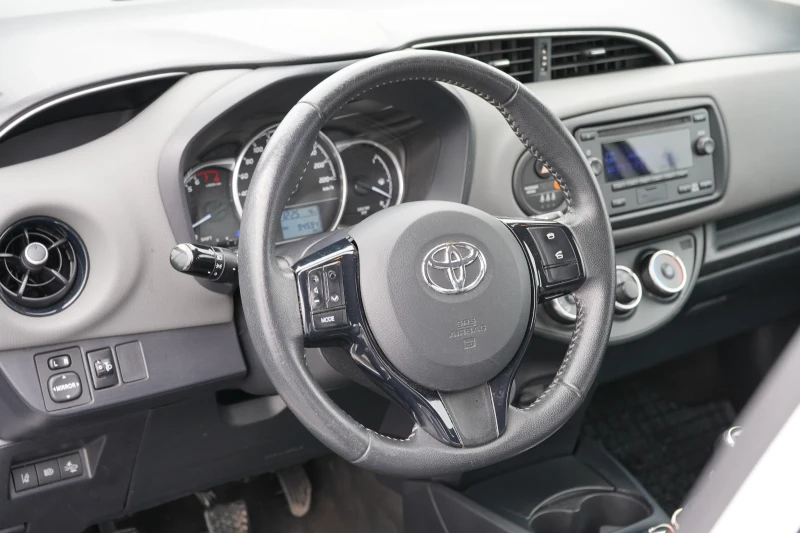 Toyota Yaris * 1.5 VVT-i* , снимка 8 - Автомобили и джипове - 52798924